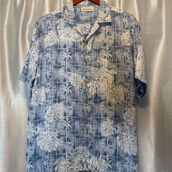 Caribbean Blue and White Casual Button Hawaiian Down Shirt size Large - Picture 1 of 4